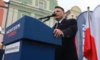 Sławomir Mentzen jak Elżbieta II