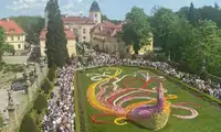 Mieszkańcy Bolesławca, miasta ceramiki na festiwalu w Książu