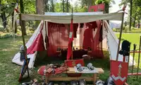 Bolesławiec przenosi w średniowiecze: rycerze, warsztaty i atrakcje przy Muzeum Ceramiki [FOTO, WIDEO]