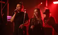Koncert zespołu DBL 59-700 przyciągnął tłumy na scenie w rynku w Bolesławcu [ZDJĘCIA]