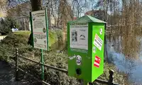 Koniec kaczkomatu nad stawem miejskim w Bolesławcu. Mimo próśb nie wróci na swoje miejsce