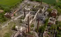 Dzikie wysypisko Nowogrodźca - ruiny w śmieciach - zobacz WIDEO