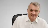 Szkoła bez telefonów na lekcjach, kolczyków na twarzy, bez tatuaży i pępków na wierzchu
