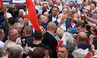 Politycy nas oszukują – a my dajemy się dzielić. Czas powiedzieć temu: dość!