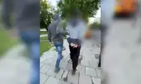 Pluł kobietom w twarz podczas jazdy na rowerze – 23-latek zatrzymany [WIDEO]