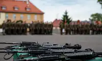 Uroczyste wręczenie broni żołnierzom Dobrowolnej Zasadniczej Służby Wojskowej