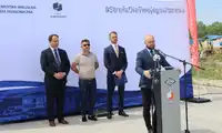Na komendę "trzy, dwa, jeden" uroczyście, zgodnie z instrukcją, przecięto wstęgę - 150m drogi otwarte!