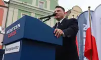 Sławomir Mentzen jak Elżbieta II