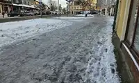 Uwaga! Ślizgawica na bolesławieckich chodnikach!