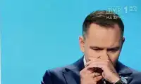 Karol Nawrocki sięga po snusa podczas debaty – eksperci ostrzegają przed silnym uzależnieniem
