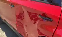 Uszkodził auto i odjechał