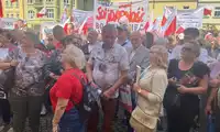J***ć Tuska - tak krzyczą w Rynku przybyli na wiec Nawrockiego - WIDEO 
