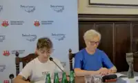 Młodzi goście z Włoch na sali obrad Rady Miasta