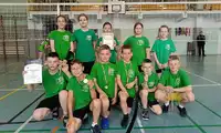 Sukces uczniów ZSP Iwiny w Mistrzostwach Strefy Jeleniogórskiej w Minisiatkówce "Dwójki"