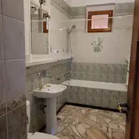 duże mieszkanie 4 pokojowe  z garażem  w  centrum  Bolesławca  przy ul. Wybickiego . 