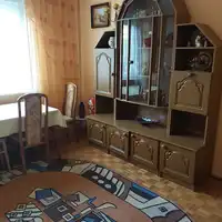  elegancka antyczna szafka do salonu