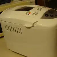 Sprzedam nowy wypiekacz do chleba.