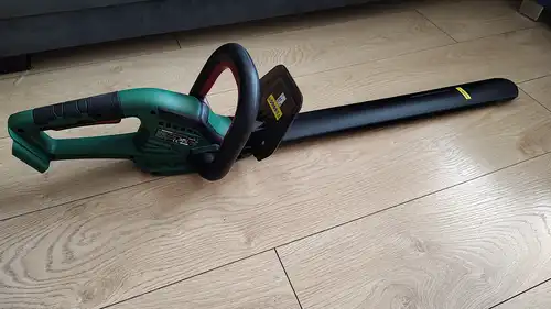 Nożyce do żywopłotu PARKSIDE 20 V, PHSA 20-Li B2 (bez akumulatora i ładowarki) długość cięcia 50,5cm na gwarancji.