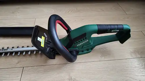 Nożyce do żywopłotu PARKSIDE 20 V, PHSA 20-Li B2 (bez akumulatora i ładowarki) długość cięcia 50,5cm na gwarancji.
