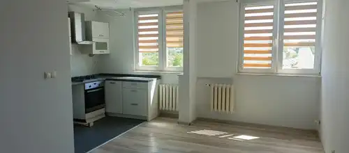 trzypokojowe mieszkanie w Bolesławcu w bloku przy ul. Zygmunta Augusta