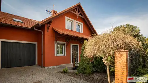 Dom na Osiedlu Kwiatowym- 130 m2 + garaż+ ogród