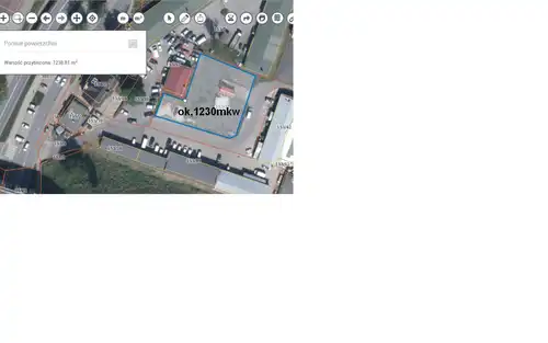 plac utwardzony  w  Bolesławcu przy ul. Wróblewskiego obok Ampera .