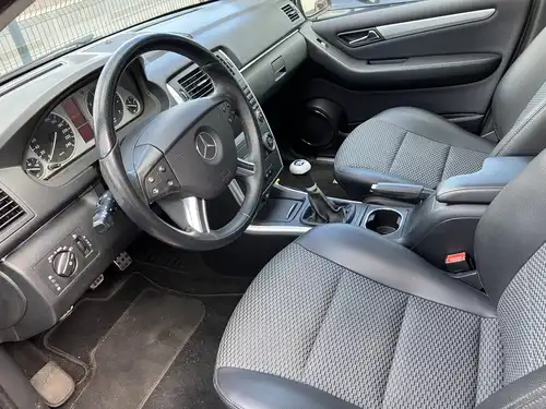 Sprzedam Mercedesa B180 115 kW 2009 r. po liftingu, klimatronik