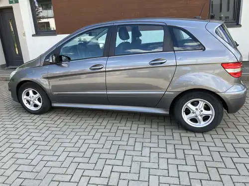 Sprzedam Mercedesa B180 115 kW 2009 r. po liftingu, klimatronik