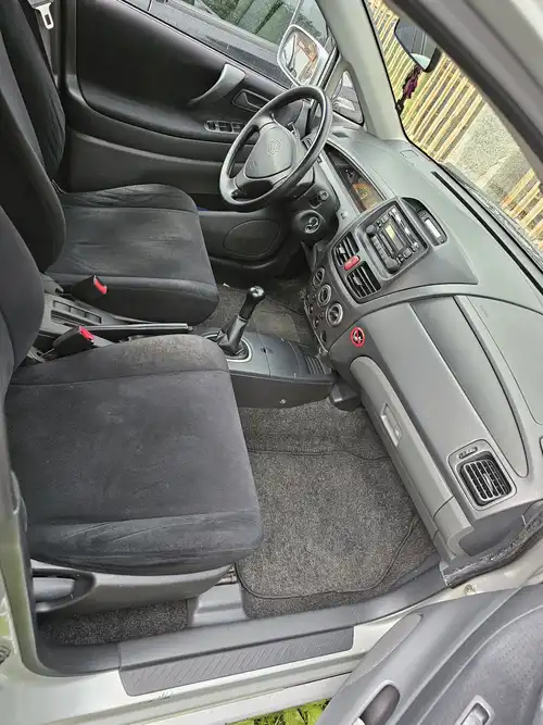 Samochód osobowy 2004 Suzuki Liana 
