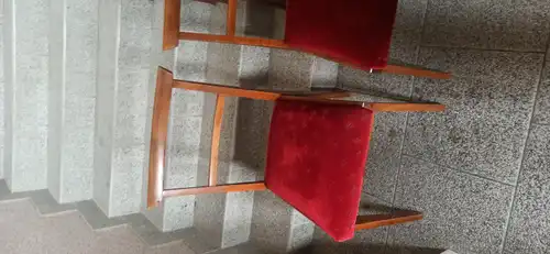 6 krzeseł orzechowych antyczne  .ładne zgrabne