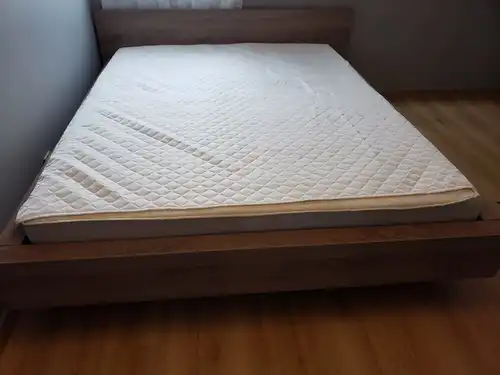 oddam łóżko oraz narożnik