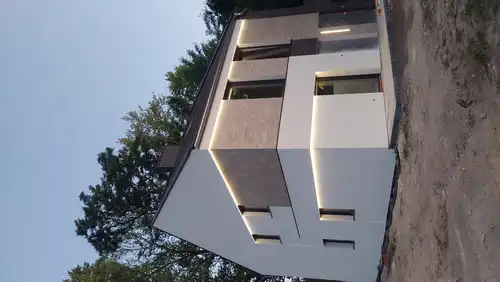Do sprzedania apartament bezczynszowy w bardzo wysokim standardzie deweloperskim z ogrodem. W centrum miasta. Idealna lokalizacja.