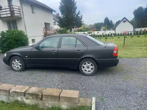 Sprzedam mercedesa C klasa 1,8 benzyna Rok.1995