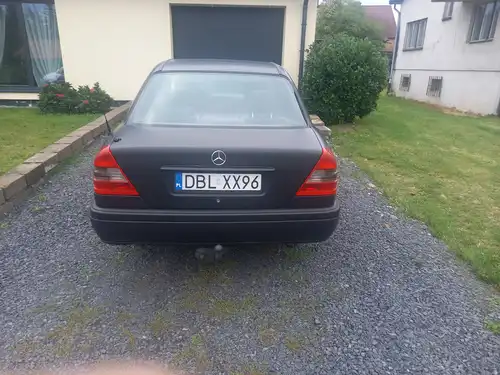 Sprzedam mercedesa C klasa 1,8 benzyna Rok.1995