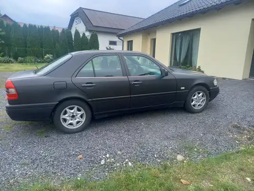 Sprzedam mercedesa C klasa 1,8 benzyna Rok.1995