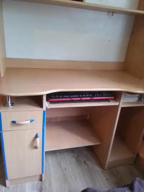 biurko młodzieżowe + szafa na ubrania
